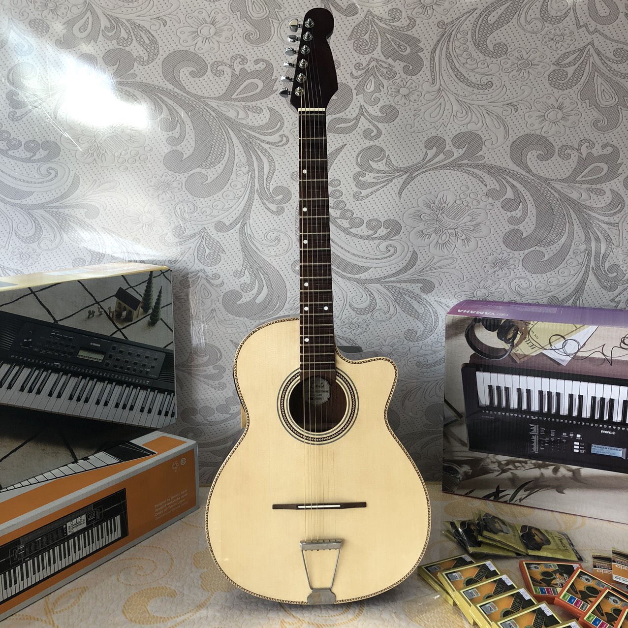 Guitar cổ Linas L200EQ