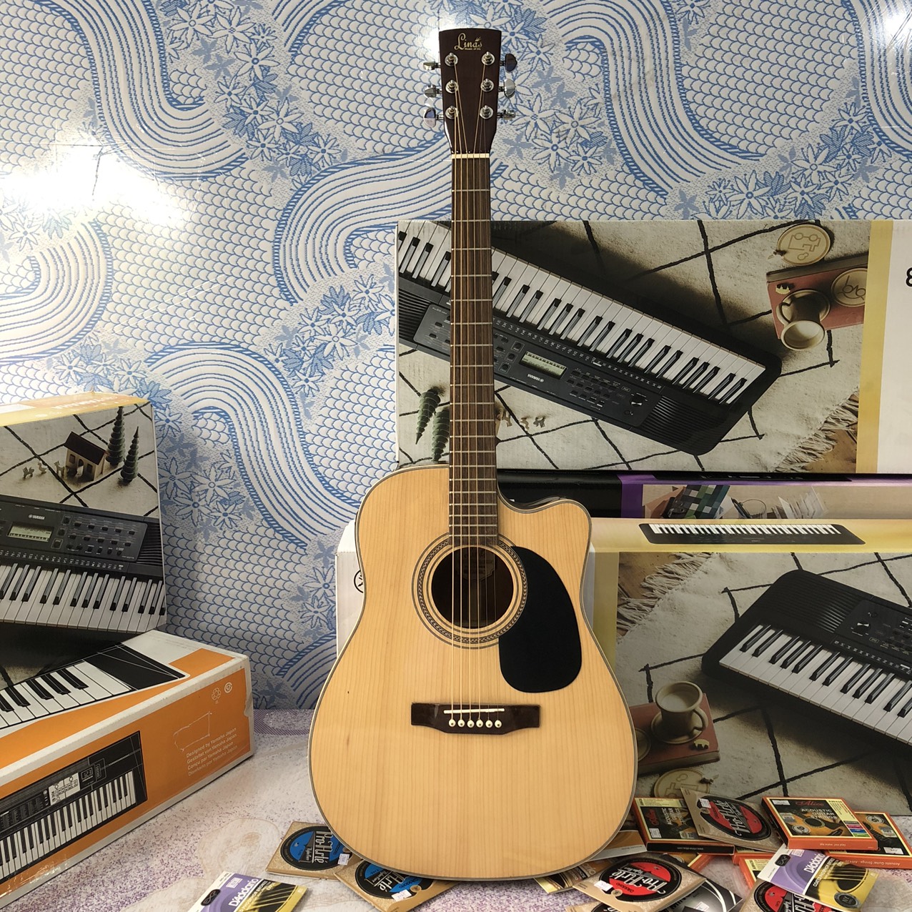 Guitar Acoustic Linas L200EQ