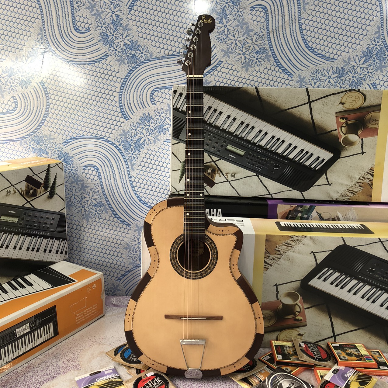 Guitar cổ Linas LC300